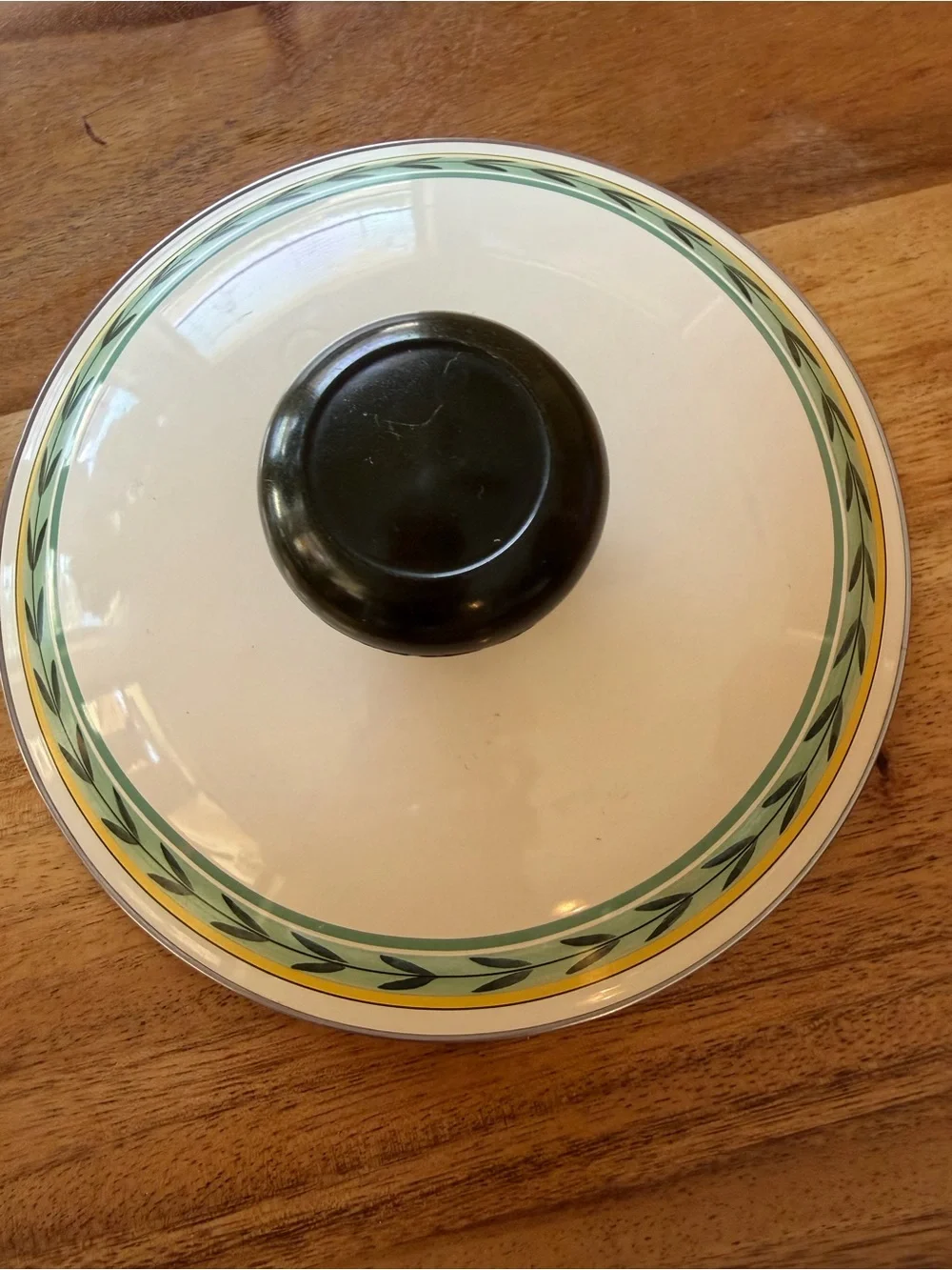 Villeroy & Boch Germany Cream Enamel Fruit-Pattern Stockpot 4 quart with Lid
